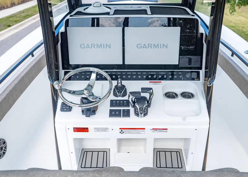 Slide: The Image of Sea Hunt ULTRA 285CB 2026 helm with Garmin displays. - 23