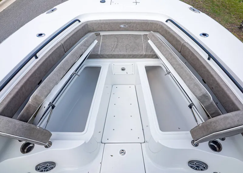 Slide: The Image of Interior view of Sea Hunt ULTRA 285CB boat, model year 2026. - 31