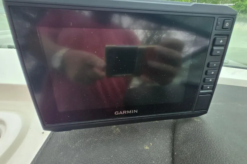 Slide: The Image of Garmin marine display on 2018 Sea Ray SDX 250 boat dashboard. - 23