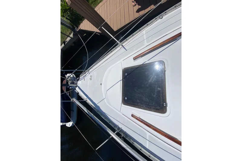 Slide: The Image of 1995 Hunter 33.5 sailboat deck view with hatch and railing. - 11