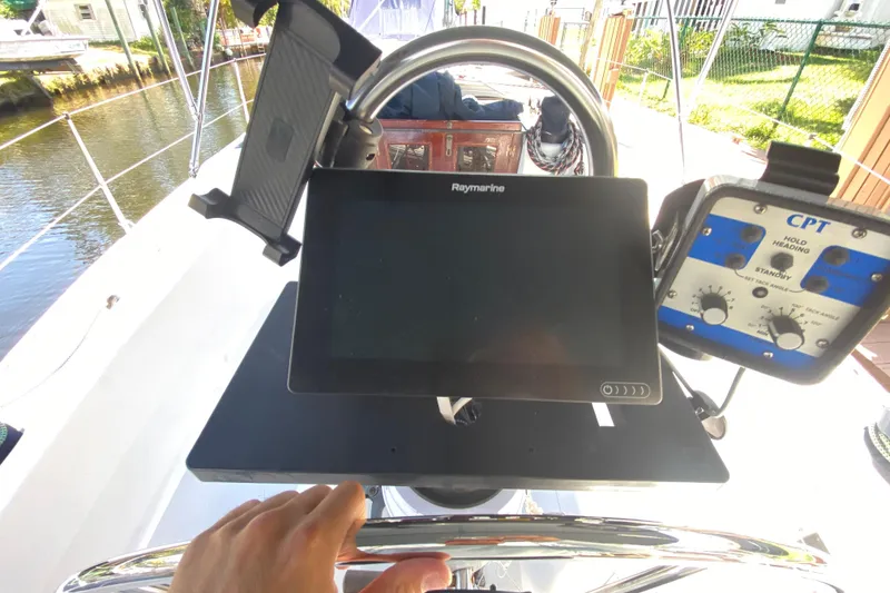 Slide: The Image of Cockpit of 1995 Hunter 33.5 sailboat with Raymarine navigation system. - 20