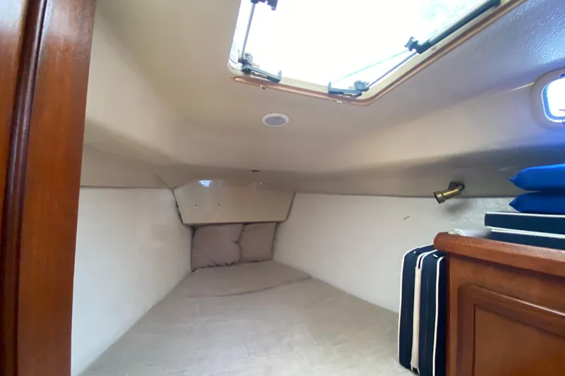 Slide: The Image of Interior cabin of a 1995 Hunter 33.5 sailboat with bedding and cushions. - 37