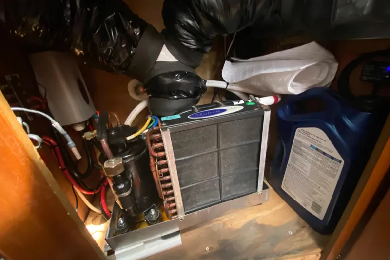 Slide: The Image of Electrical and mechanical components inside a 1995 Hunter 33.5 boat compartment. - 39