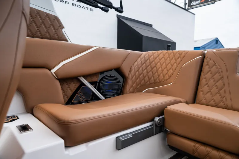 Slide: The Image of Tigé 22RZX 2025 - 14