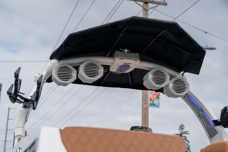 Slide: The Image of Tigé 22RZX 2025 - 23