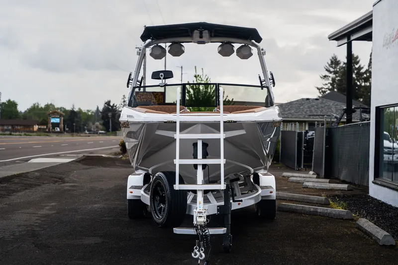 Slide: The Image of Tigé 22RZX 2025 - 7