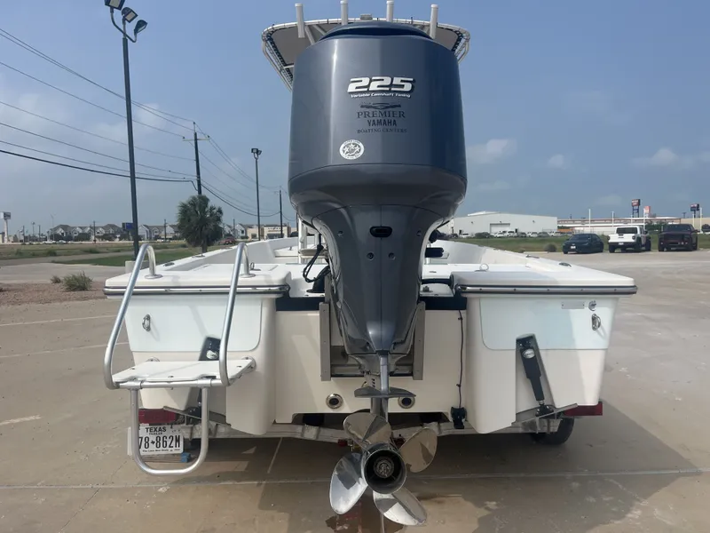 Slide: The Image of Rear view of 2008 Pathfinder 2200 boat with Yamaha 225 engine. - 25