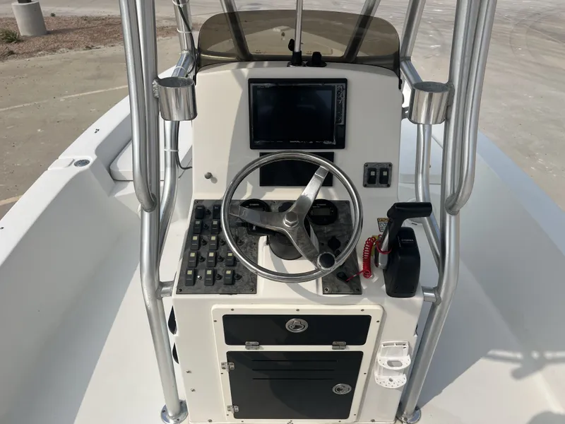 Slide: The Image of Helm console of a 2008 Pathfinder 2200 Tournament Edition boat. - 29