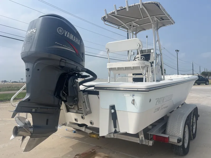 Slide: The Image of 2008 Pathfinder 2200 Tournament Edition boat with Yamaha engine. - 8