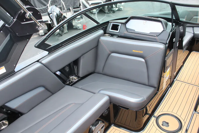 Slide: The Image of MasterCraft XStar S 2022 - 10