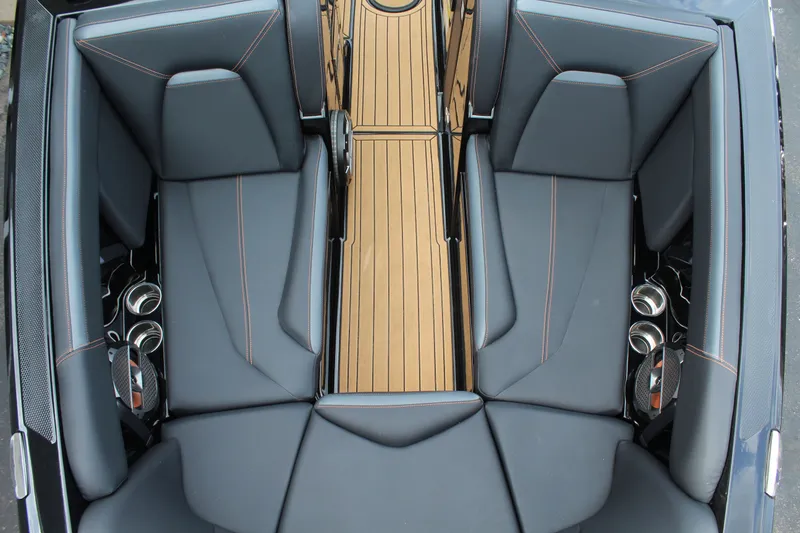 Slide: The Image of MasterCraft XStar S 2022 - 14