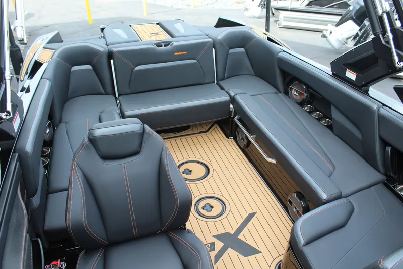 Slide: The Image of MasterCraft XStar S 2022 - 15