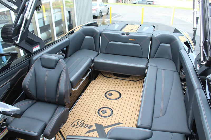 Slide: The Image of MasterCraft XStar S 2022 - 16