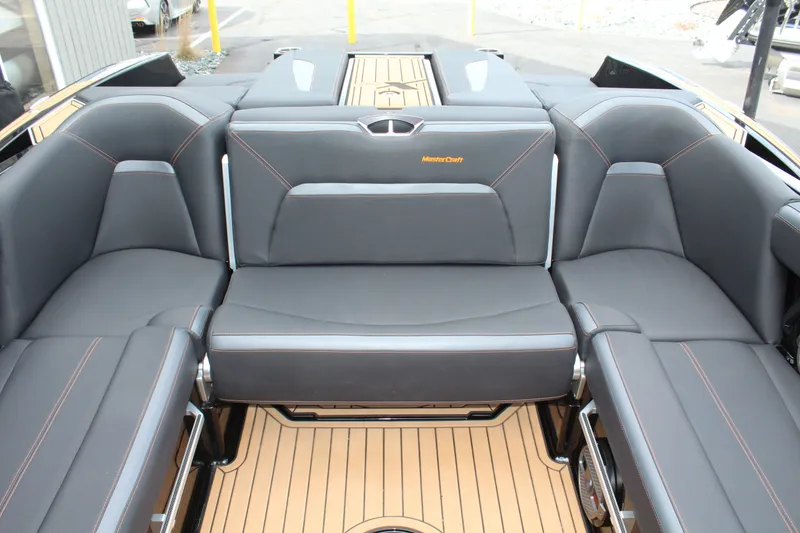 Slide: The Image of MasterCraft XStar S 2022 - 17