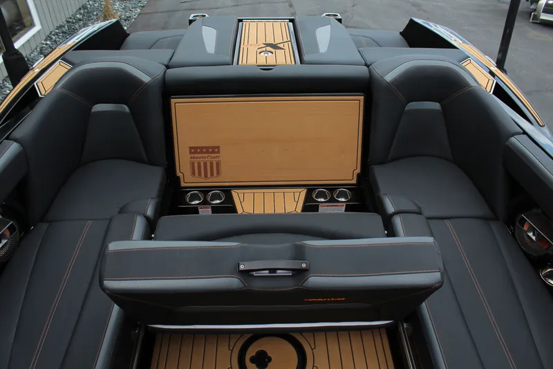 Slide: The Image of MasterCraft XStar S 2022 - 18
