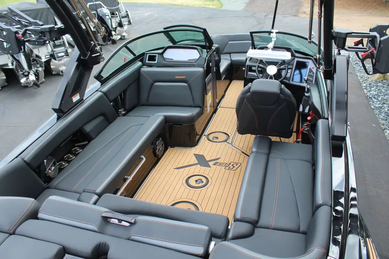 Slide: The Image of MasterCraft XStar S 2022 - 8