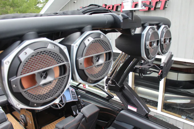 Slide: The Image of MasterCraft XStar S 2022 - 9