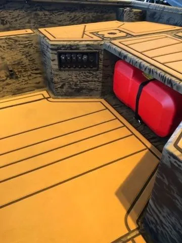 Slide: The Image of Interior of Grizzly G1650T DB boat, 2026 model, featuring red canister. - 26