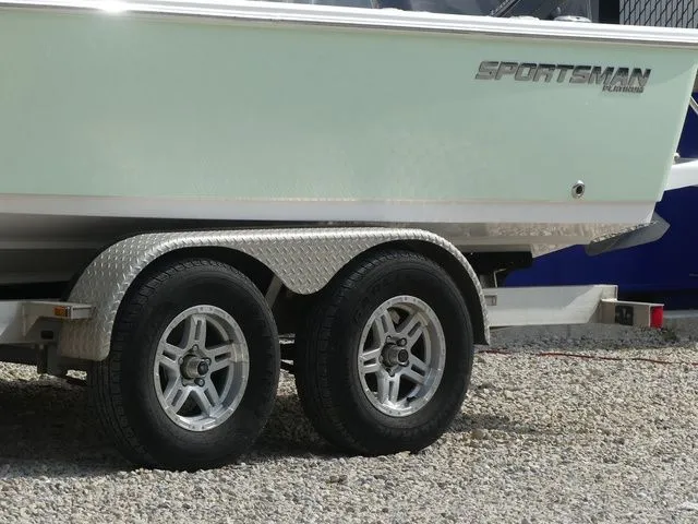 Slide: The Image of Sportsman Masters 227 Bay Boat 2021 - 10
