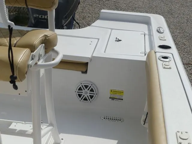 Slide: The Image of Sportsman Masters 227 Bay Boat 2021 - 30