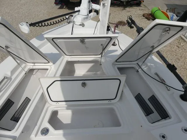 Slide: The Image of Sportsman Masters 227 Bay Boat 2021 - 36