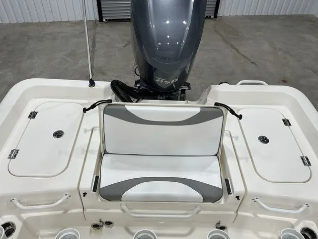 Slide: The Image of Skeeter SX2350 2023 - 13