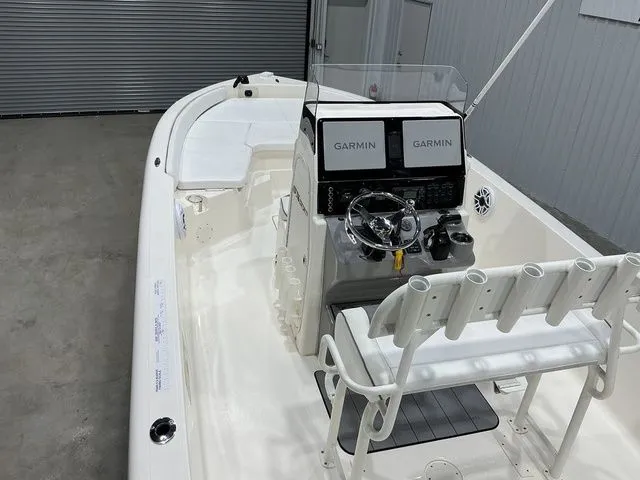 Slide: The Image of Skeeter SX2350 2023 - 14