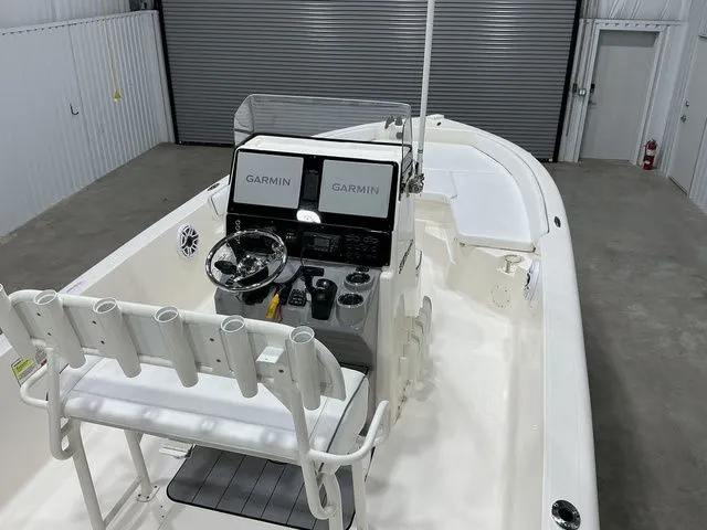 Slide: The Image of Skeeter SX2350 2023 - 24