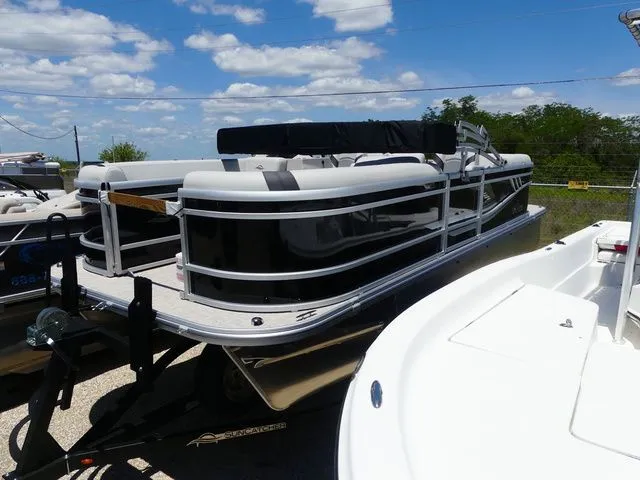 The Image of 2026 G3 Suncatcher Select 20RC pontoon boat on trailer. - 1