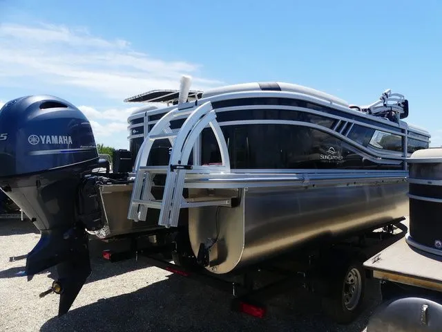 Slide: The Image of 2026 G3 Suncatcher Select 20RC pontoon boat with Yamaha engine. - 3
