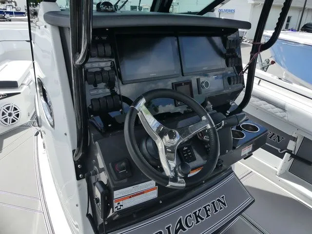 Slide: The Image of Blackfin 302 CC 2022 - 11