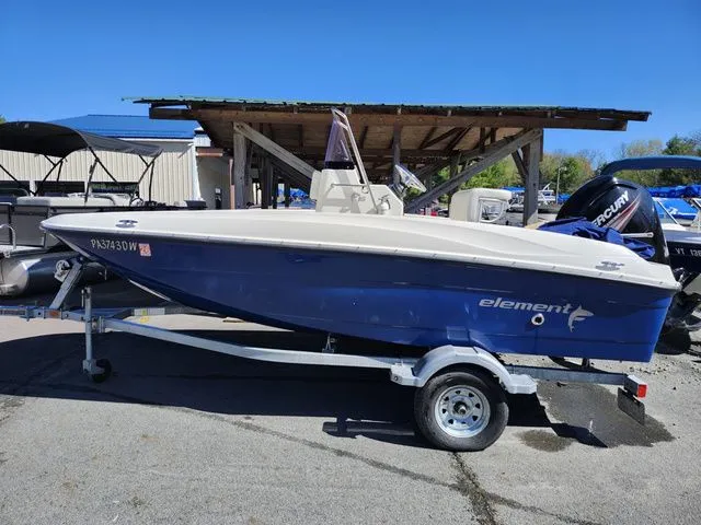 The Image of Bayliner F16 2018 - 1