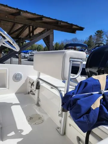 Slide: The Image of Bayliner F16 2018 - 3