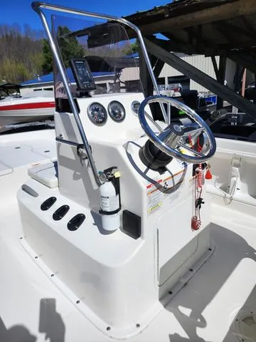 Slide: The Image of Bayliner F16 2018 - 4