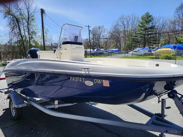 Slide: The Image of Bayliner F16 2018 - 8