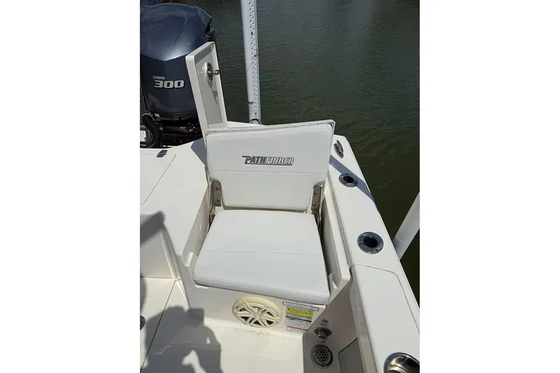 Slide: The Image of 2020 Pathfinder 2500 Hybrid boat seat with Yamaha 300 engine in background. - 8
