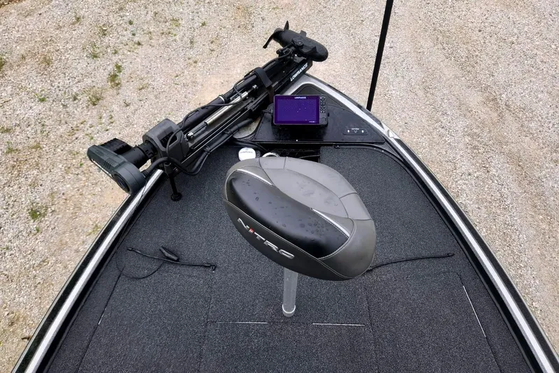 Slide: The Image of Nitro Z19 Pro 2022 boat with control console and seat. - 5
