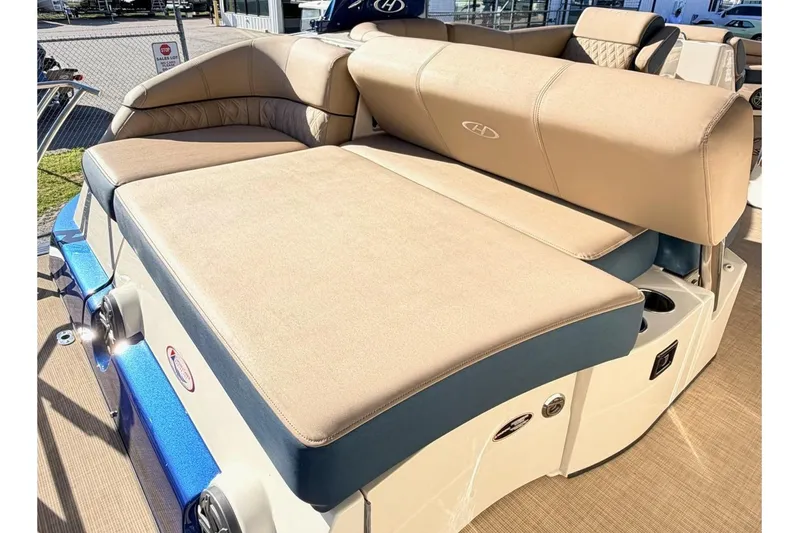 Slide: The Image of 2021 Harris Crowne SL 250 boat with beige seating and blue accents at Marine 360 dealership. - 17
