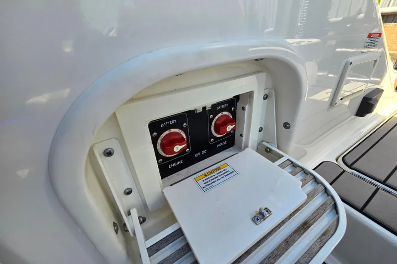 Slide: The Image of Battery switches on a 2022 Sea Ray SLX 280 boat. - 48