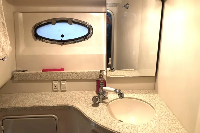 Slide: The Image of Freshwater 2007 Regal 3350 Sport Cruiser interior - 40