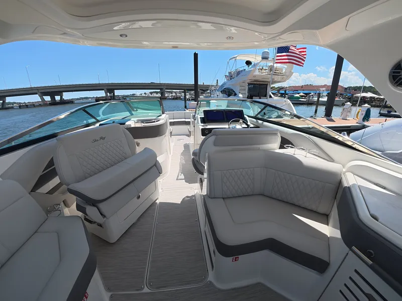 Slide: The Image of Sea Ray SLX 310 Outboard 2027 - 22