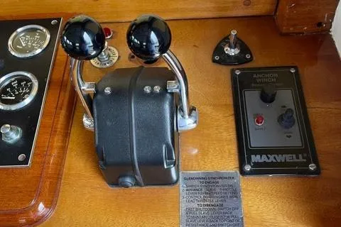 Slide: The Image of Control panel of 1988 Holland Wesmac-Foley Flybridge Cruiser. - 15