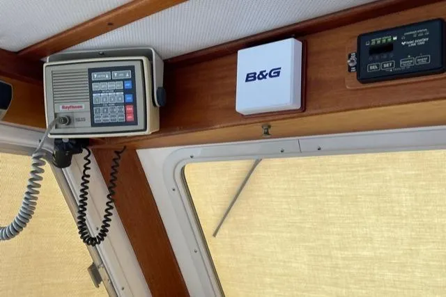 Slide: The Image of Interior of 1988 Holland Wesmac-Foley Flybridge Cruiser with electronics. - 24