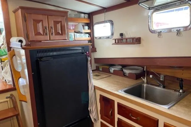 Slide: The Image of Interior of 1988 Holland Wesmac-Foley Flybridge Cruiser with kitchen and sink. - 27