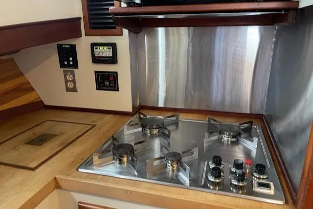 Slide: The Image of Kitchen area of the 1988 Holland Wesmac-Foley Flybridge Cruiser. - 31