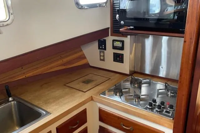 Slide: The Image of 1988 Holland Wesmac-Foley Flybridge Cruiser kitchen area. - 32