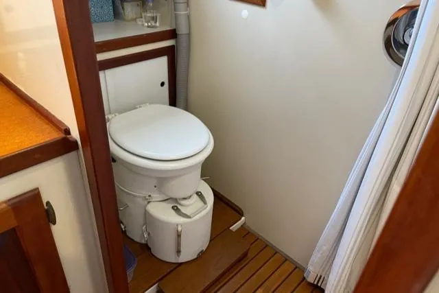 Slide: The Image of Bathroom of a 1988 Holland Wesmac-Foley Flybridge Cruiser with toilet. - 48