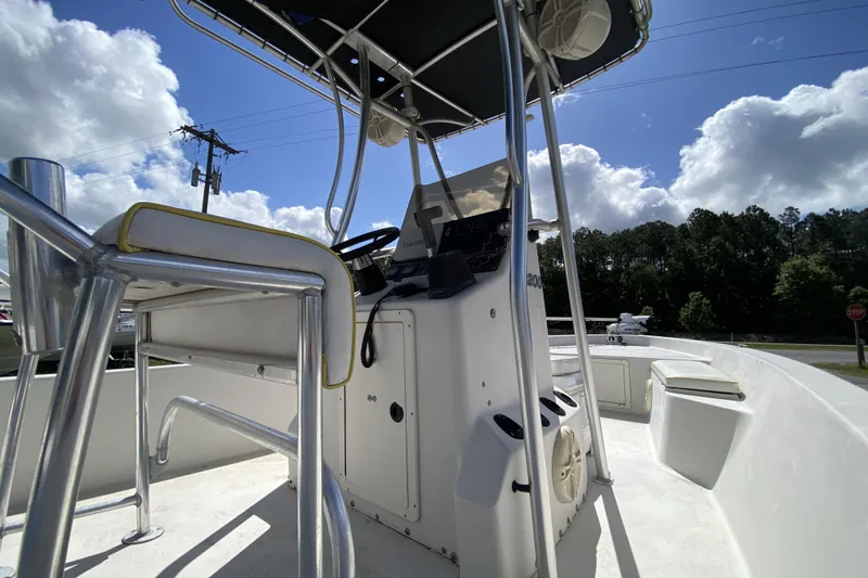 Slide: The Image of 1999 Pathfinder 2200 Tournament Edition boat interior with console and seating under blue sky. - 11