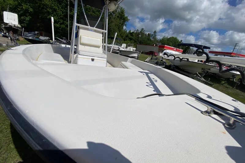 Slide: The Image of 1999 Pathfinder 2200 Tournament Edition boat on display under cloudy sky. - 6