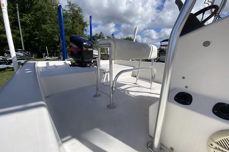 Slide: The Image of 1999 Pathfinder 2200 Tournament Edition boat with Yamaha VMAX 250 engine, under cloudy sky. - 9